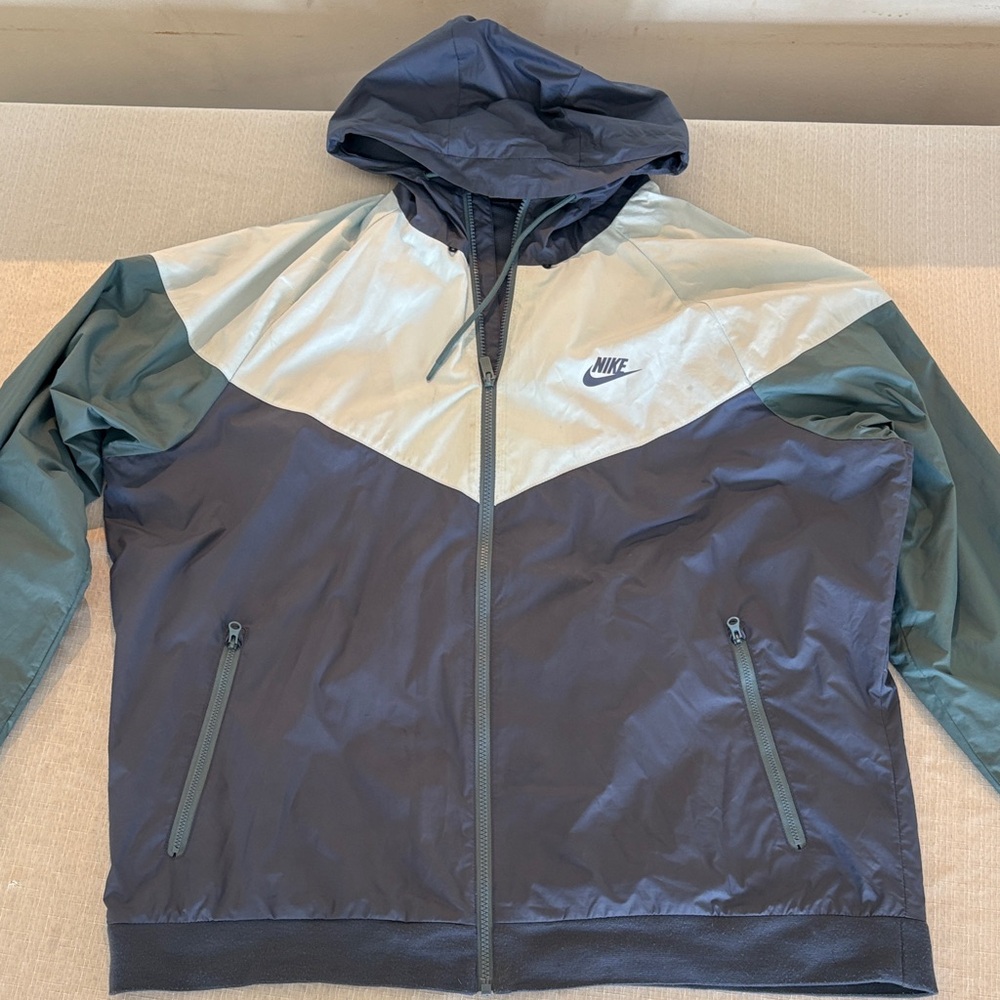 Nike Colorblock Hooded Windbreaker Jacket in Navy, Olive & Light Gray